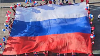 Болеем за Наших: жители из Самарской области пронесли российские флаги на Олимпиаду в Италии