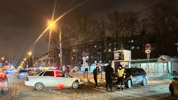 В Самаре на ул. Стара-Загора образовалась пробка из-за ДТП напротив "Шипки"
