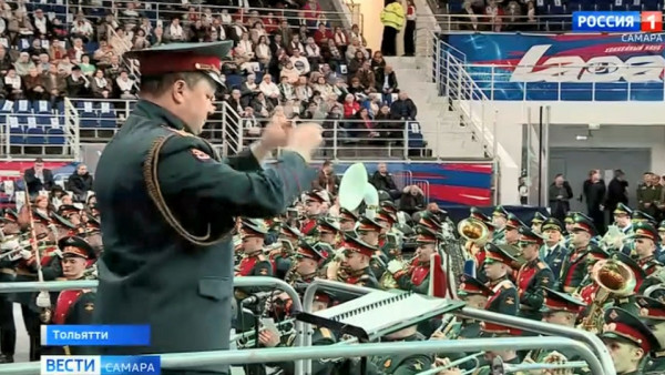 Грандиозный фестиваль с участием духовых оркестров "Сильная Россия" проходит на крупнейших площадках региона