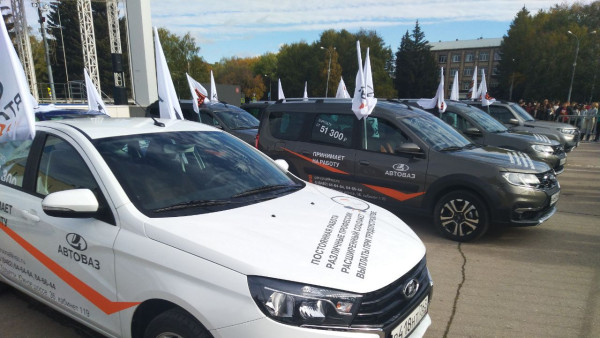 Российским такси рекомендовали перейти на автомобили АВТОВАЗа