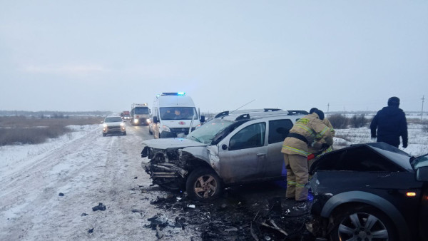Два человека погибли в лобовой аварии в Самарской области 26 декабря