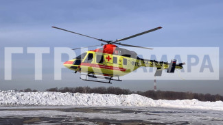 В Самарской области пострадавшую в ДТП женщину спас вертолет санавиации