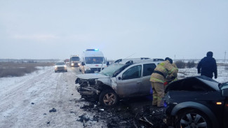 Два человека погибли в лобовой аварии в Самарской области 26 декабря