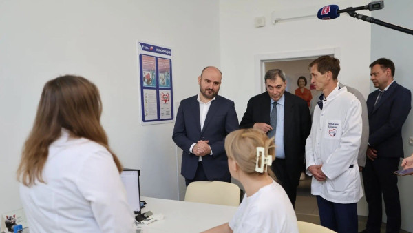 Вячеслав Федорищев посетил первый в Самарской области Центр медицины здорового долголетия