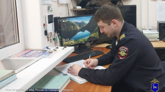 Дерзкое ограбление: самарец украл из магазина алкоголь, угрожая при этом продавцам холодным оружием