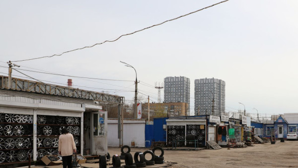 Стала известна судьба старейшего авторынка на ул. Антонова-Овсеенко