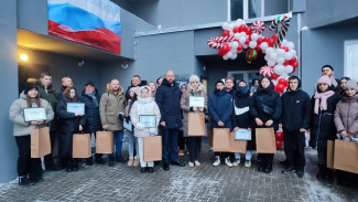 В Самаре вручили сиротам ключи от новых квартир