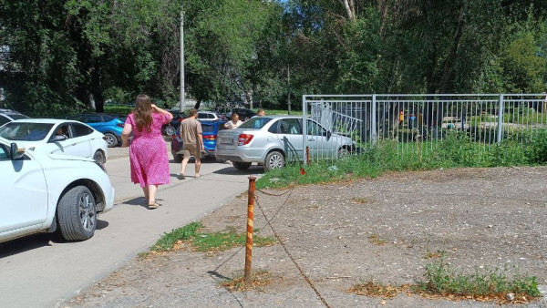 В Самаре автоледи врезалась в забор детского сада