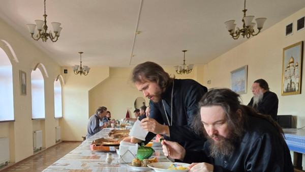 Самарские монахи провели дегустацию пиццы