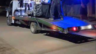 В Самарской области подростки устроили вечеринку с плясками на платформе эвакуатора