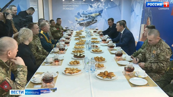 В канун Дня защитника Отечества губернатор Дмитрий Азаров встретился с самарскими военнослужащими