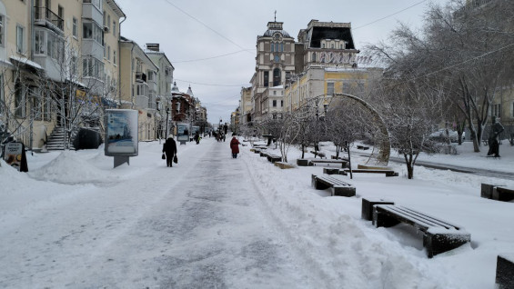 Самарцам напомнили, как не пострадать в гололед и куда обращаться с травмами