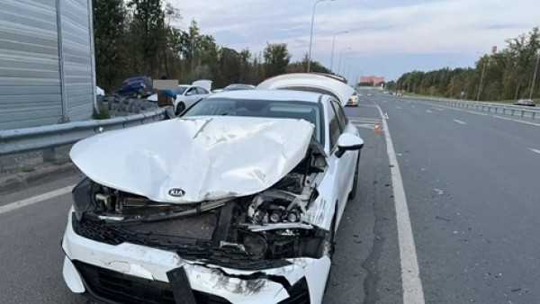 6-летняя девочка пострадала в столкновении Kia K5 с Lada Granta в Самаре