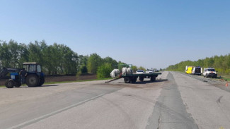 В Самарской области 21-летний парень на "Мерседесе" протаранил трактор "Беларус"