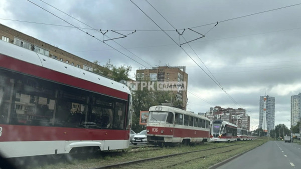 На проспекте Ленина в Самаре в утренний час пик 28 июля встали трамваи