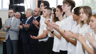 «Спели гимн хором»: губернатор Самарской области отметил 1 сентября в университете