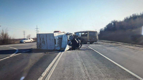 В Самарской области автобус с людьми врезался в грузовую \"Газель ...