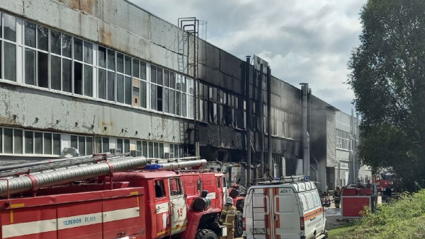 Под Самарой загорелся завод по производству полиэтиленовой пленки
