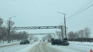 В Самарской области в сложных погодных условиях на тольяттинской дороге произошло столкновение автомобилей