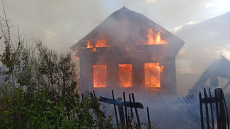 Под Самарой загорелся дом площадью 60 квадратных метров