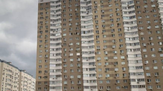 В Самаре из окна 5-го этажа выпал ребёнок