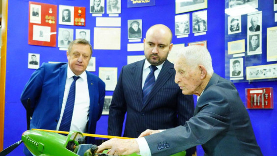 Вячеслав Федорищев отметил наградами отличившихся сотрудников АО «Салют» 