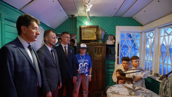 Участники и выпускники программы «Школа героев» посетили уникальную выставку «Поезд Победы» в Самаре 