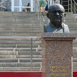 В Самаре отметили 90-летие легендарного врача Владимира Середавина