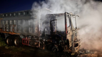 Под Самарой водитель проснулся в горящем самосвале