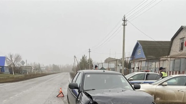 Под Самарой Lada Priora столкнулась с Audi A4: водитель в больнице