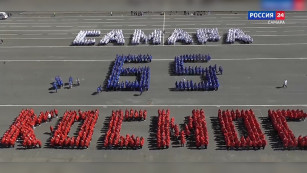 Тысячи самарских студентов выстроились в гигантские буквы «Самара Космос 65»