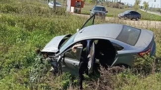 В лобовом столкновении в Самарской области пострадали пять человек