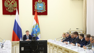 Дмитрий Азаров провел встречу с руководителями промышленных предприятий региона