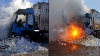 Огненное ЧП в Самарской области: в поселке Алексеевка на ходу загорелся грузовик с пластиковой тарой