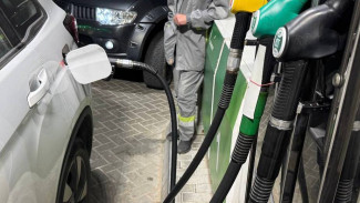 «Немыслимые цены»: Минпромторг объяснил, почему не регулирует стоимость бензина