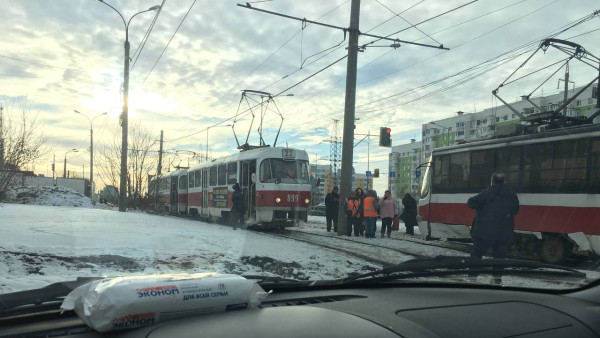 В Самаре на улице Ново-Садовой 26 января встали трамваи