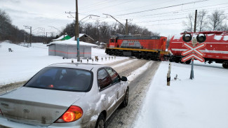 Под Самарой 2 февраля столкнулись «Ласточка» и легковой автомобиль