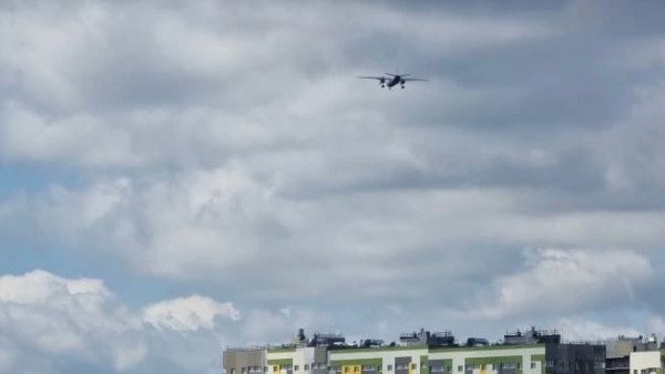 Жителей Самары перепугал низко пролетевший над городом военный самолет Ан-26