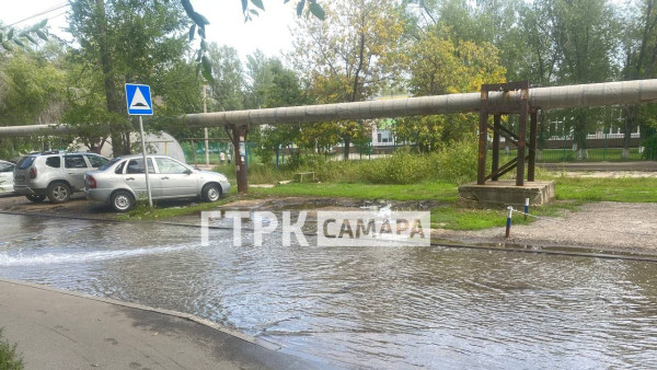 После коммунальной аварии Пугачевский тракт ушел под воду