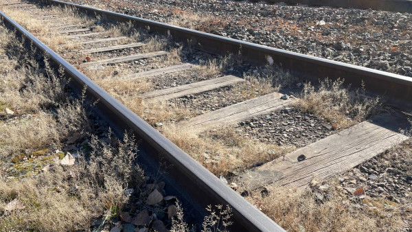 Электричка столкнулась с легковушкой в Самарской области