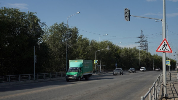 Губернатор Дмитрий Азаров потребовал закончить ремонт Заводского шоссе уже в ноябре 2021 года