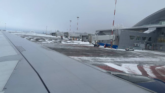 Самолет из Нижневартовска не смог долеть до Самары из-за ЧП 