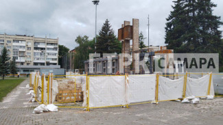 На пл. Куйбышева в Самаре разобрали стелу "Солдаты Великой Победы"