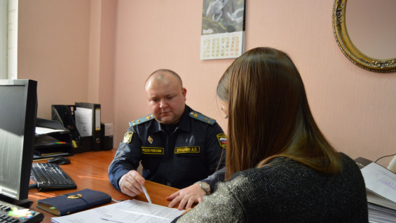 В Самарской области судебные приставы девочку вернули родной матери