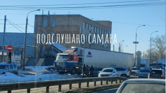 В Самаре массовое ДТП стало причиной коллапса на дорогах в Кировском районе 