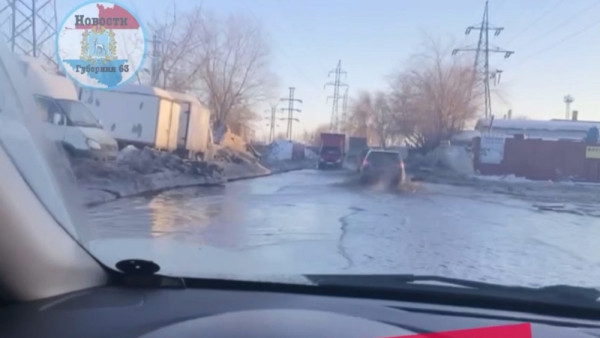 В Кировском районе Самары дорога ушла под воду