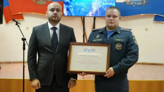 В Самаре губернатор Вячеслав Федорищев вручил награды лучшим спасателям региона