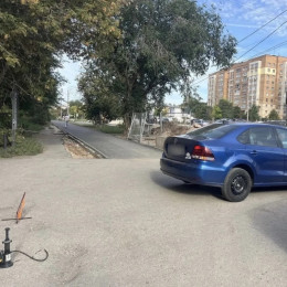 В Железнодорожном районе Самары водитель электросамоката попал под колёса Volkswagen Polo