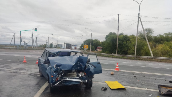 Авария на трассе М5 «Урал»: водитель грузовика не уступил дорогу «семерке»