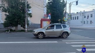 В Самаре водитель Renault Duster сбил двух подростков на электросамокате